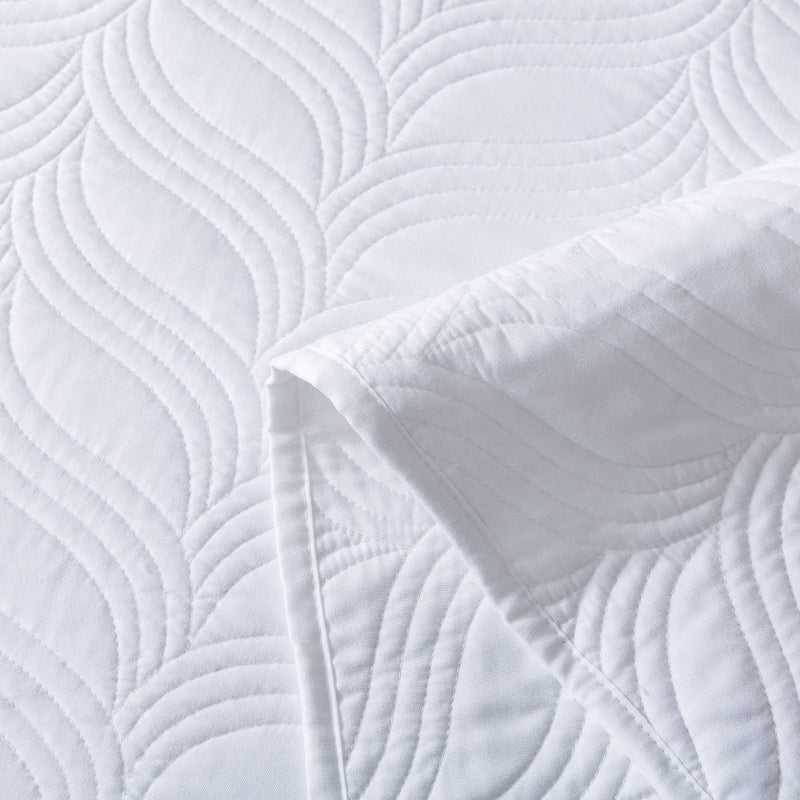 SUFUEE Quilt Set 3 Piece White King Cal King Size New Pattern Bedspread - Soft Microfiber Lightweight Coverlet for All Season (118"x106" Includes 1 Quilt, 2 Shams) - Image 4
